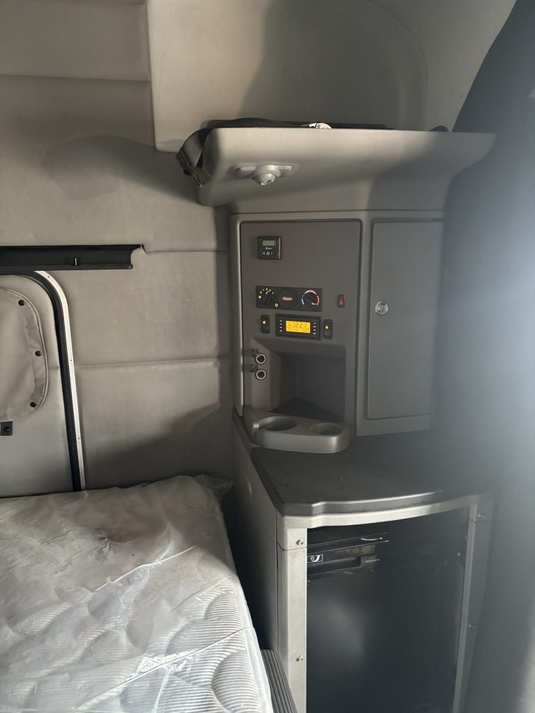 2016 Peterbilt 579 - Image 5