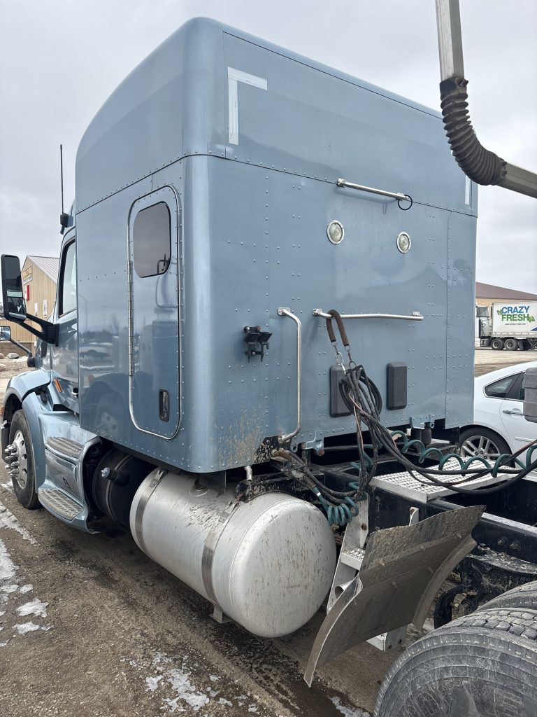 2016 Peterbilt 579 - Image 3