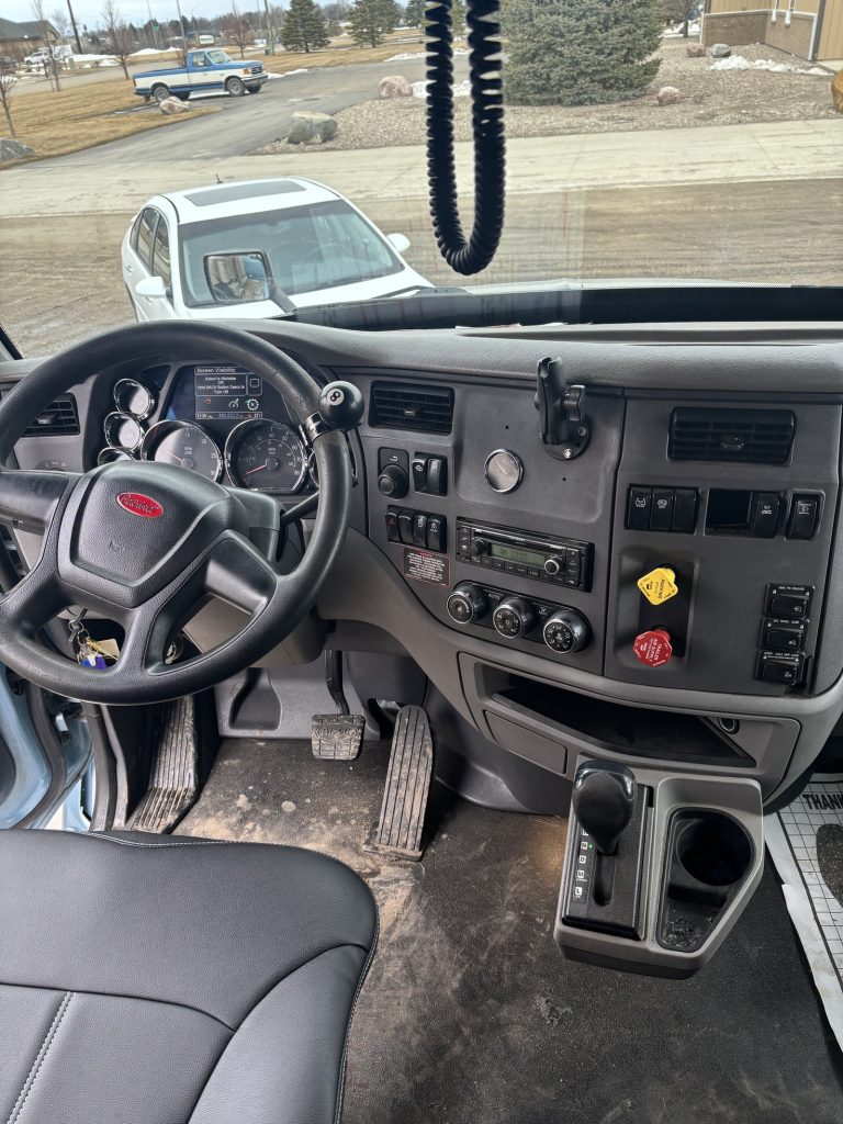 2016 Peterbilt 579 - Image 8