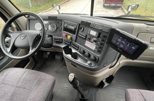 2016 Freightliner Cascadia 125 - Image 13