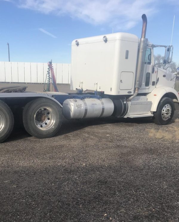 2011 PETERBILT 365 - Image 2
