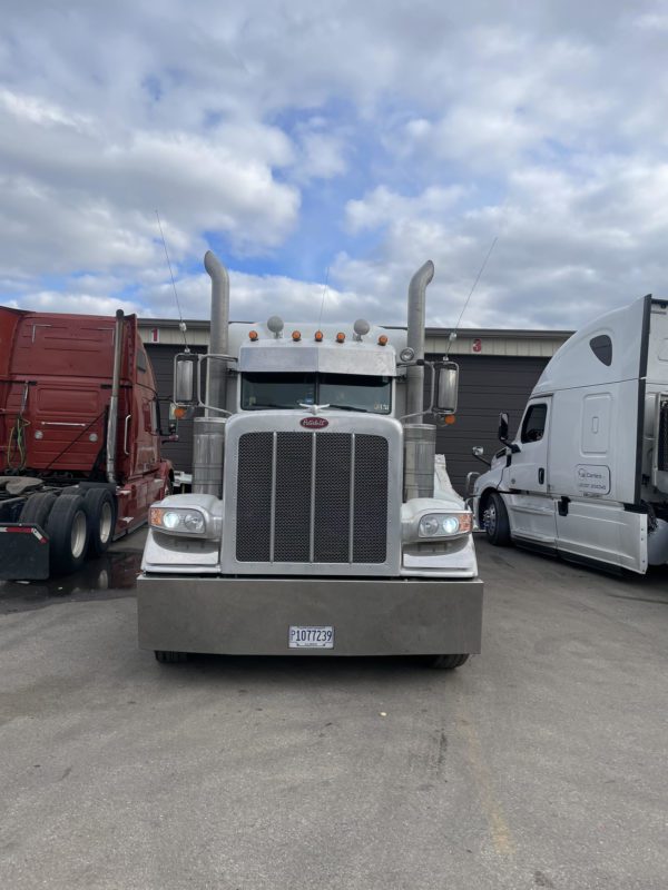 2017 Peterbilt 389 Pride & Class - Image 3