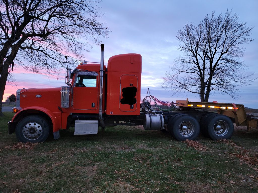 2007 Peterbilt 379 Short-Hood - Image 2