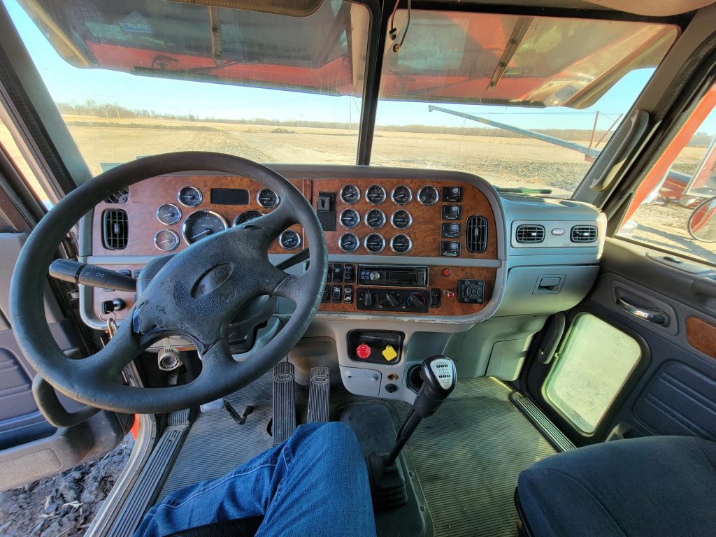 2007 Peterbilt 379 Short-Hood - Image 4