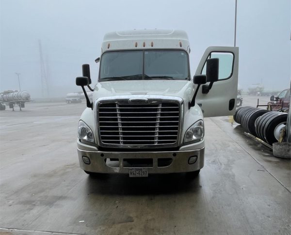 2016 Freightliner Cascadia 125 - Image 8