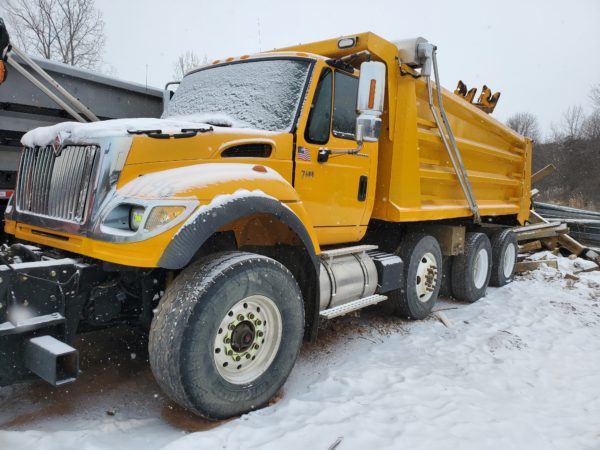 2005 International Navistar 7600 Dump Truck - Image 6