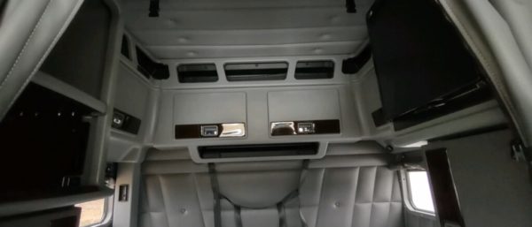 2021 Peterbilt 389 - Image 5