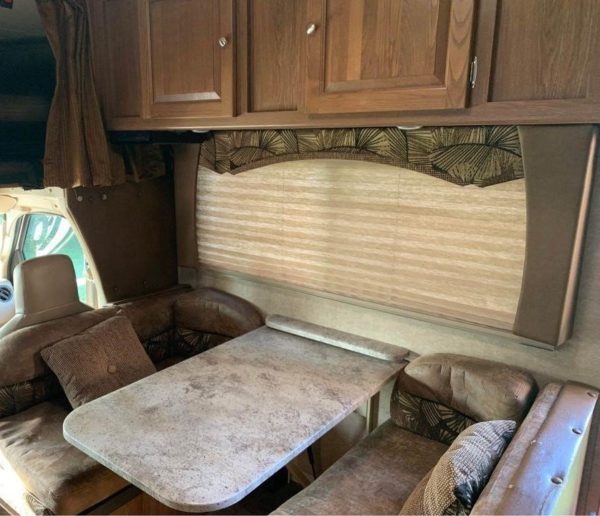 2016 COACHMEN LEPRECHAUN 320BH - Image 7