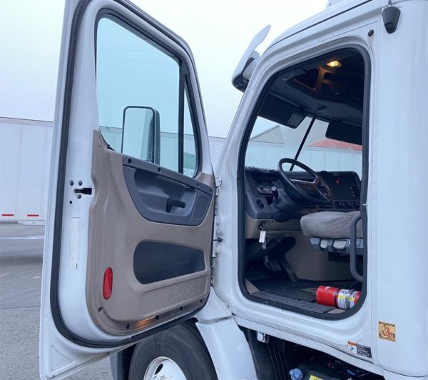 2014 FREIGHTLINER CASCADIA 113 - Image 7