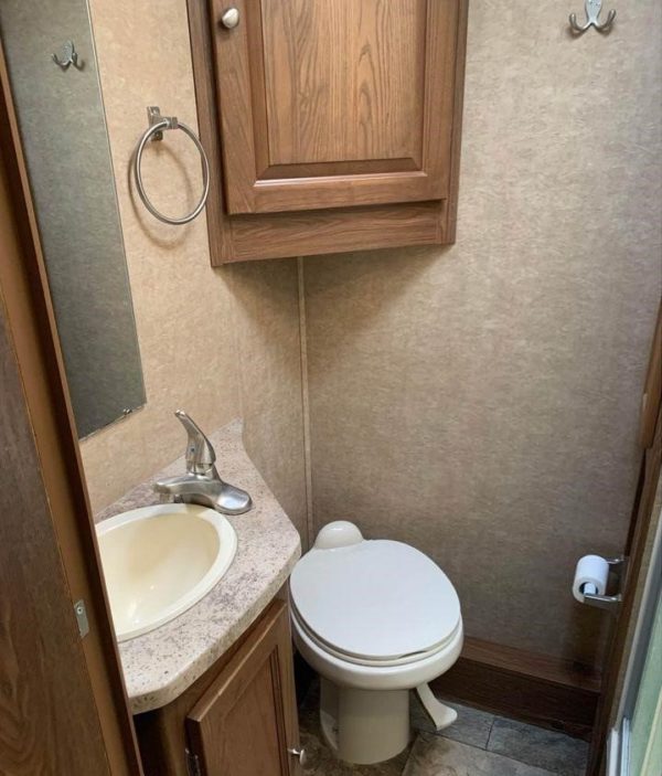 2016 COACHMEN LEPRECHAUN 320BH - Image 9