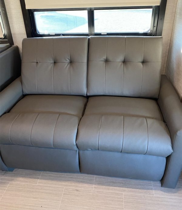 2021 JAYCO GREYHAWK 29MV - Image 9