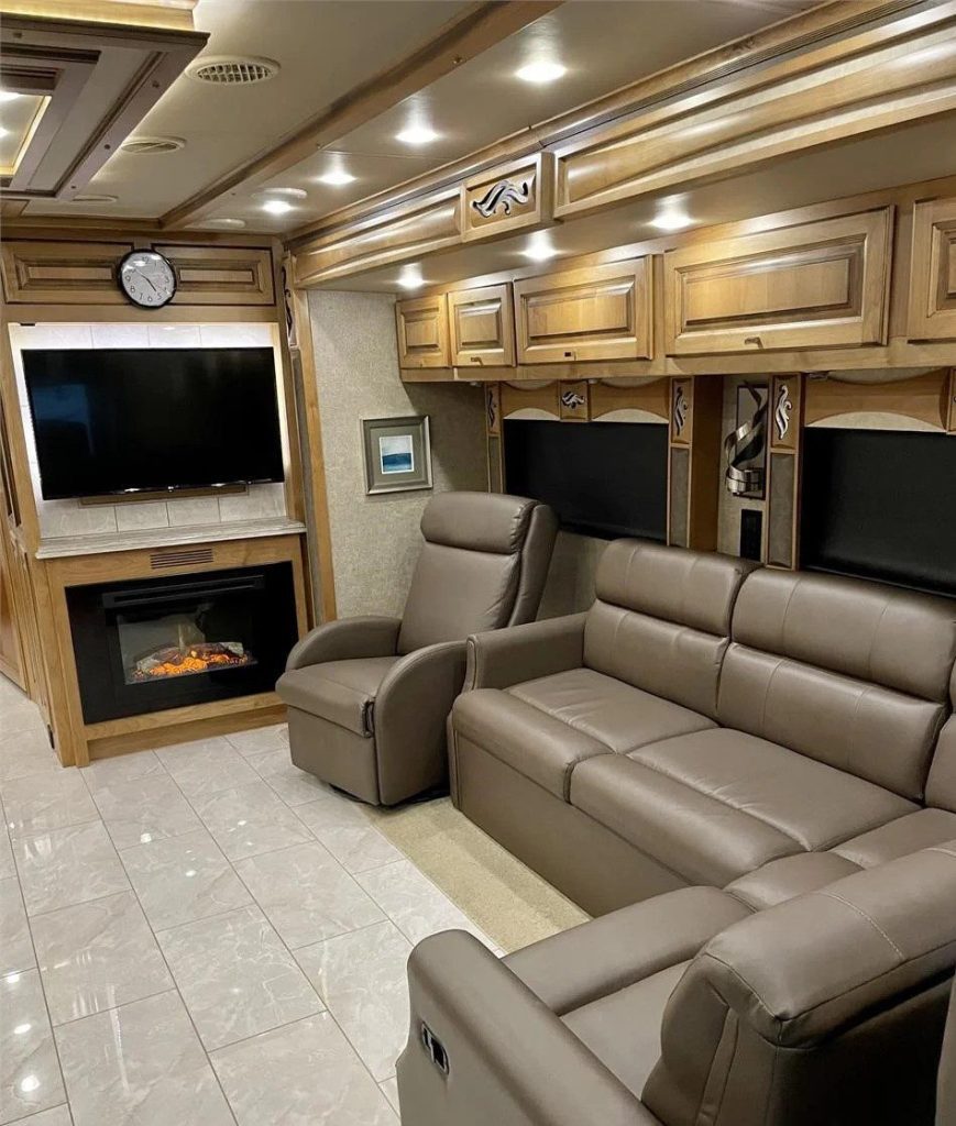 2018 Tiffin Phaeton 40AH  - Image 10