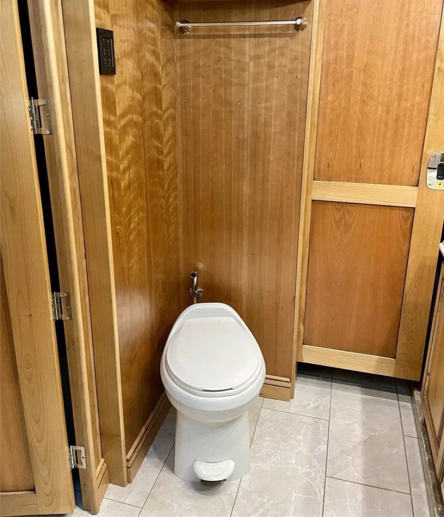 2018 Tiffin Phaeton 40AH  - Image 15