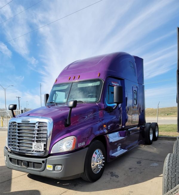 2016 FREIGHTLINER CASCADIA 125 - Image 2