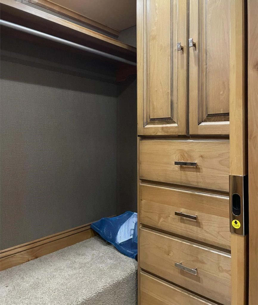 2018 Tiffin Phaeton 40AH  - Image 20