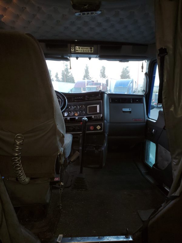 2011 Kenworth T660 - Image 8