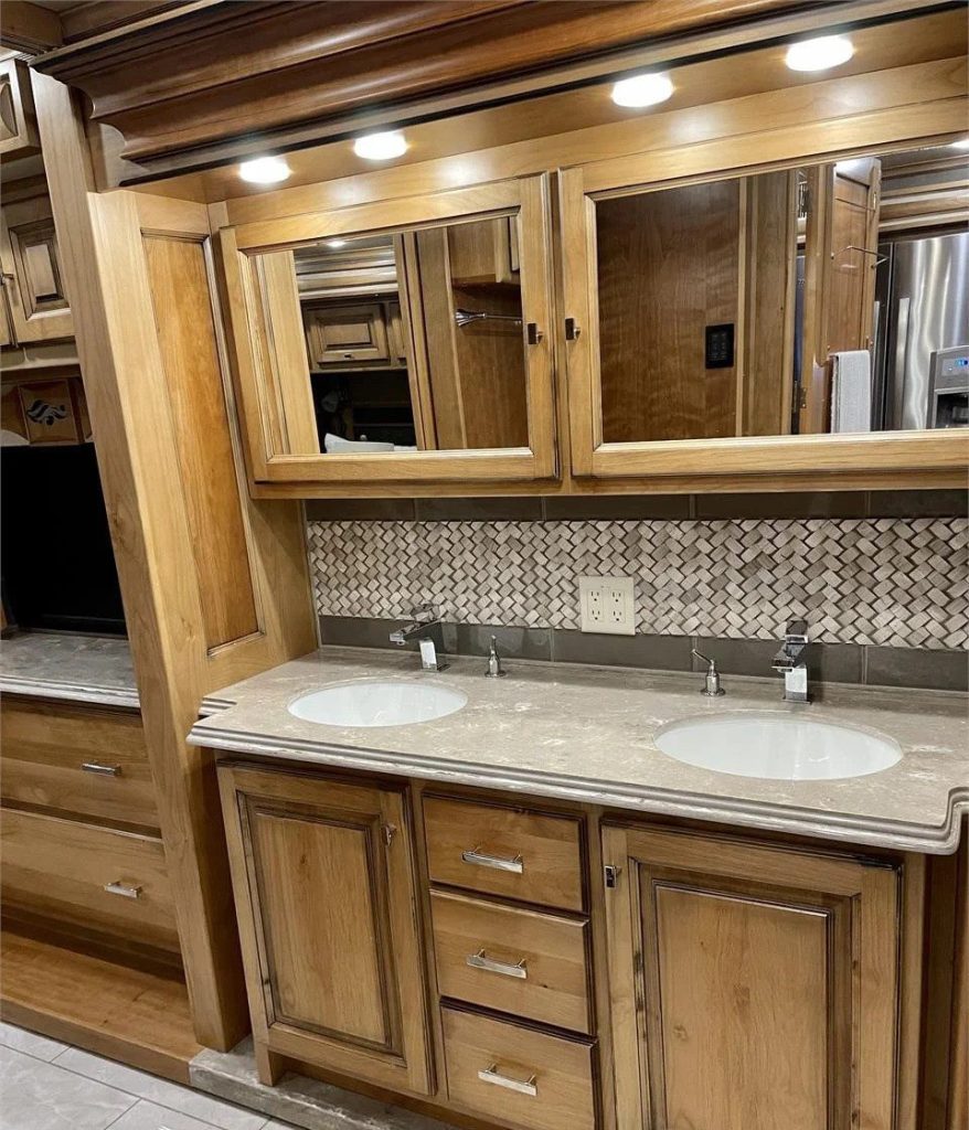 2018 Tiffin Phaeton 40AH  - Image 22