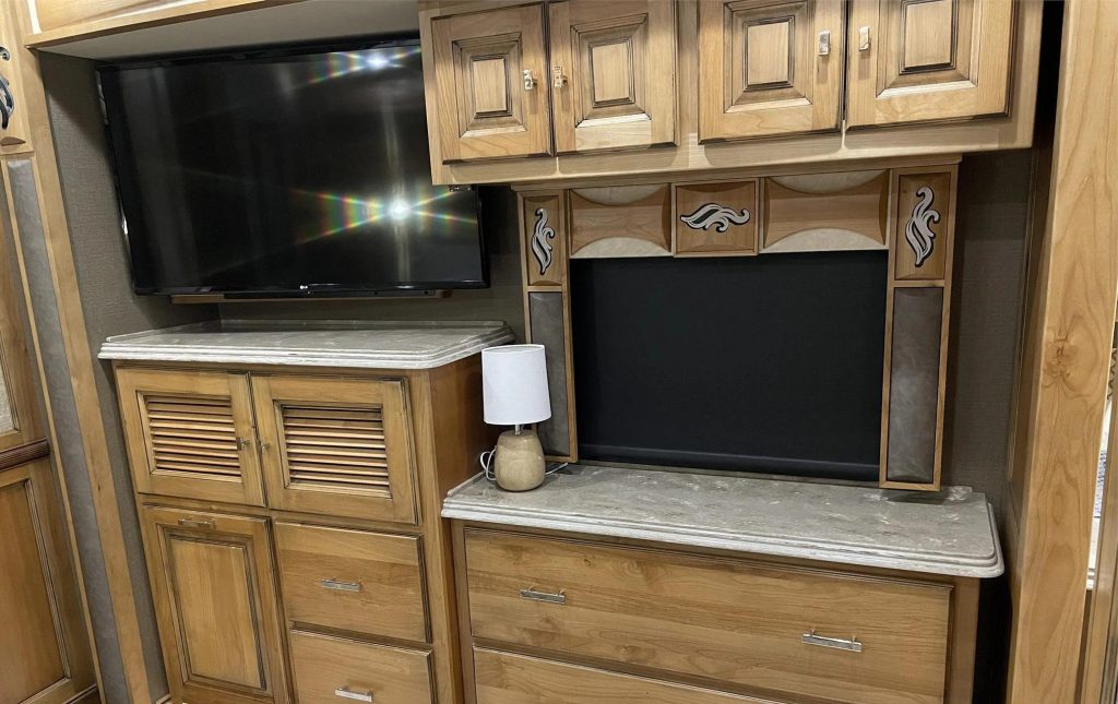 2018 Tiffin Phaeton 40AH  - Image 23