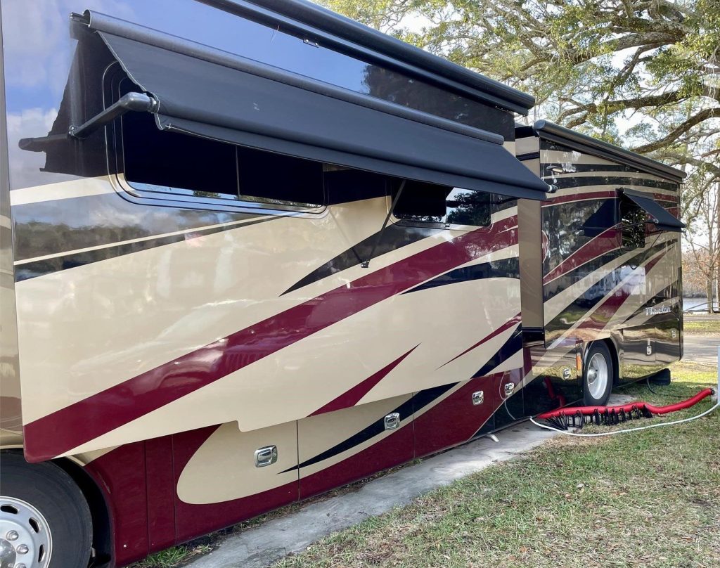 2018 Tiffin Phaeton 40AH  - Image 4