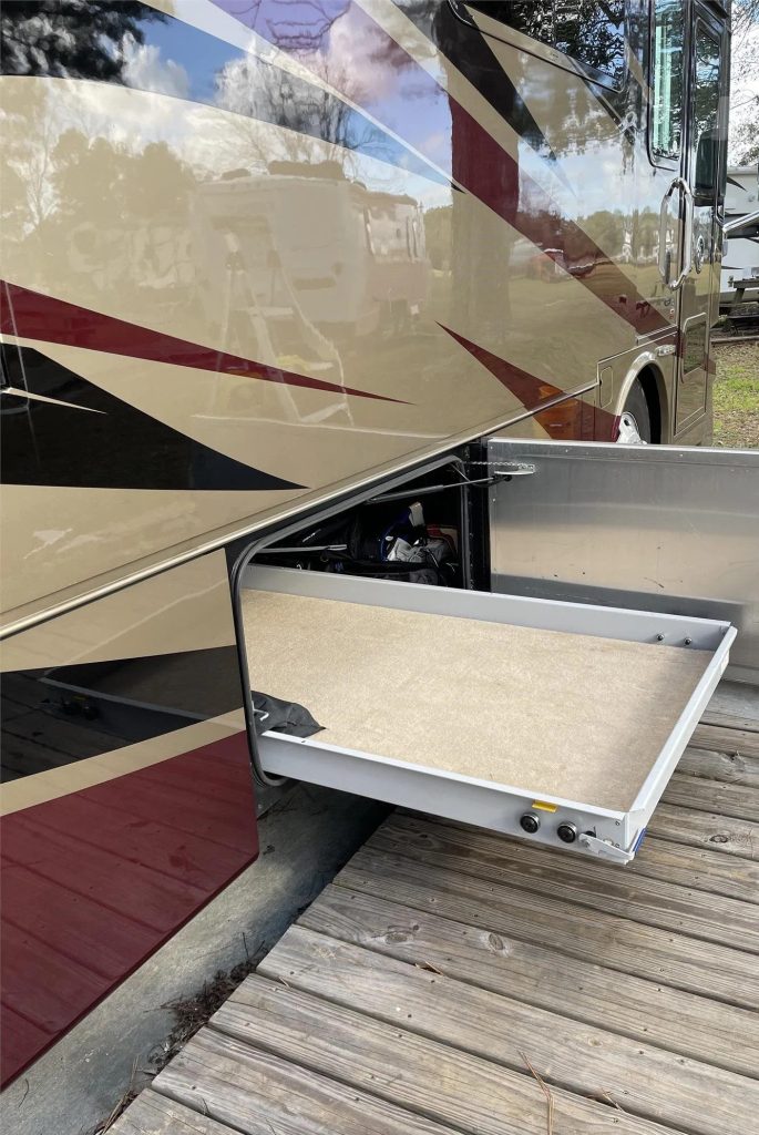 2018 Tiffin Phaeton 40AH  - Image 6