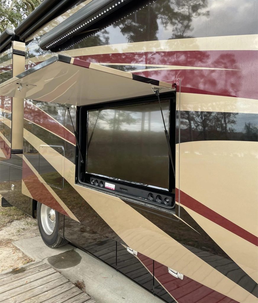 2018 Tiffin Phaeton 40AH  - Image 7