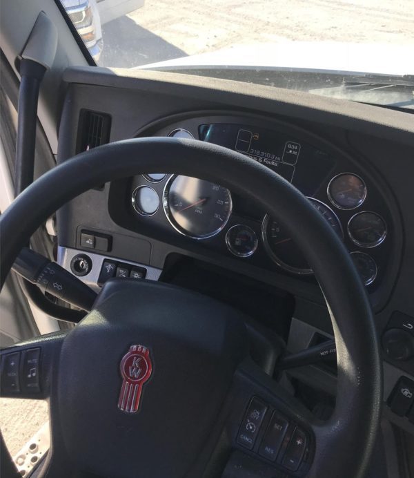 2017 KENWORTH T680 - Image 8