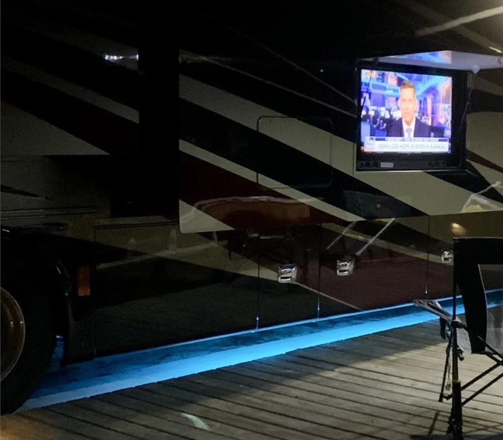 2018 Tiffin Phaeton 40AH  - Image 8