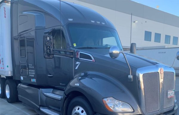2015 KENWORTH T680 - Image 2
