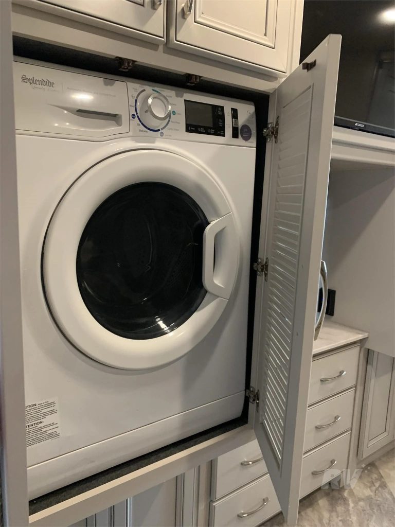 2022 FLEETWOOD BOUNDER 35K - Image 10