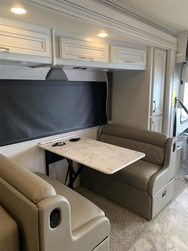 2022 FLEETWOOD BOUNDER 35K - Image 11