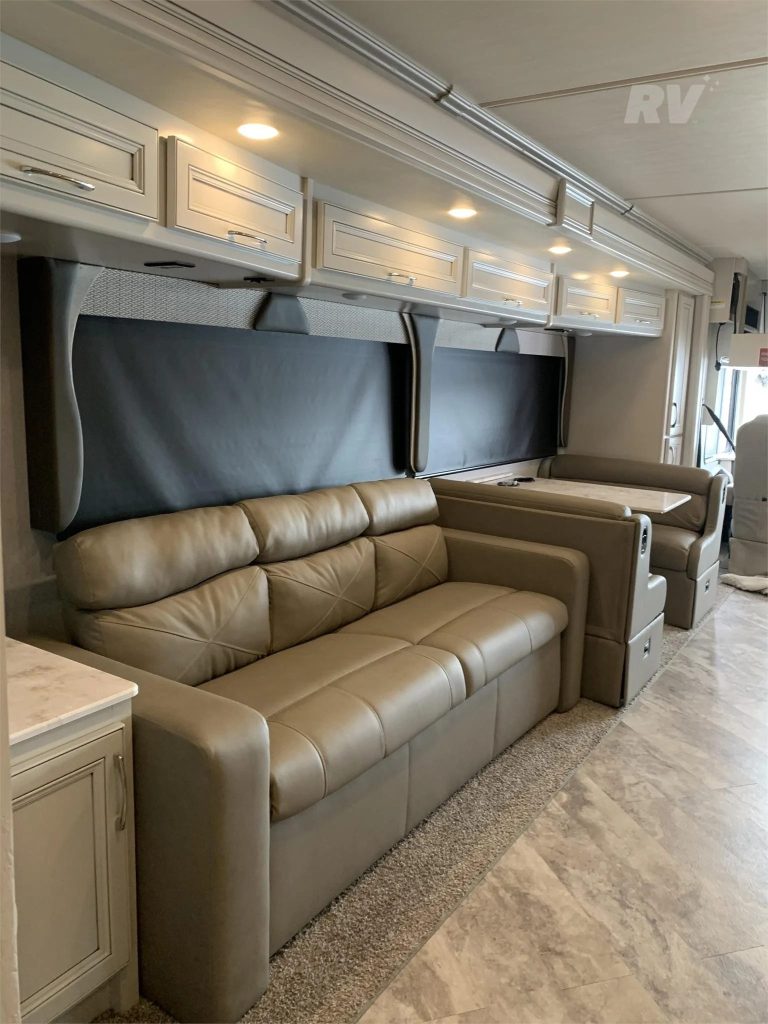 2022 FLEETWOOD BOUNDER 35K - Image 12