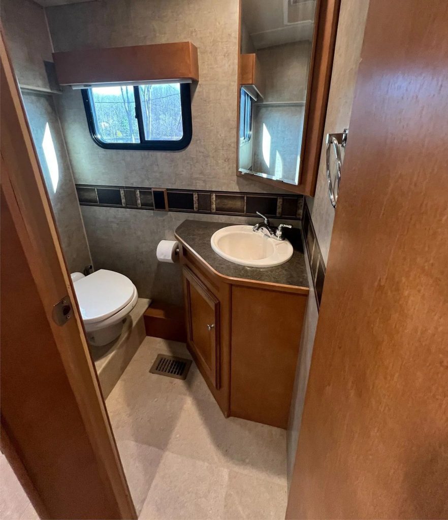 2016 Itasca Sunstar LX 35F - Image 13