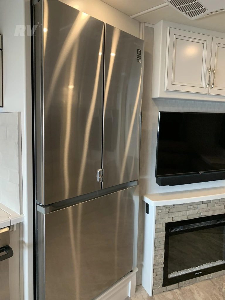 2022 FLEETWOOD BOUNDER 35K - Image 18