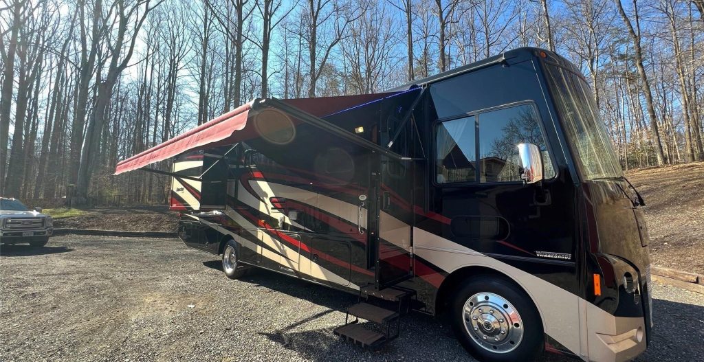 2016 Itasca Sunstar LX 35F - Image 2