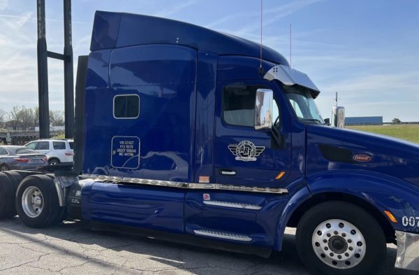 2016 PETERBILT 579 - Image 2