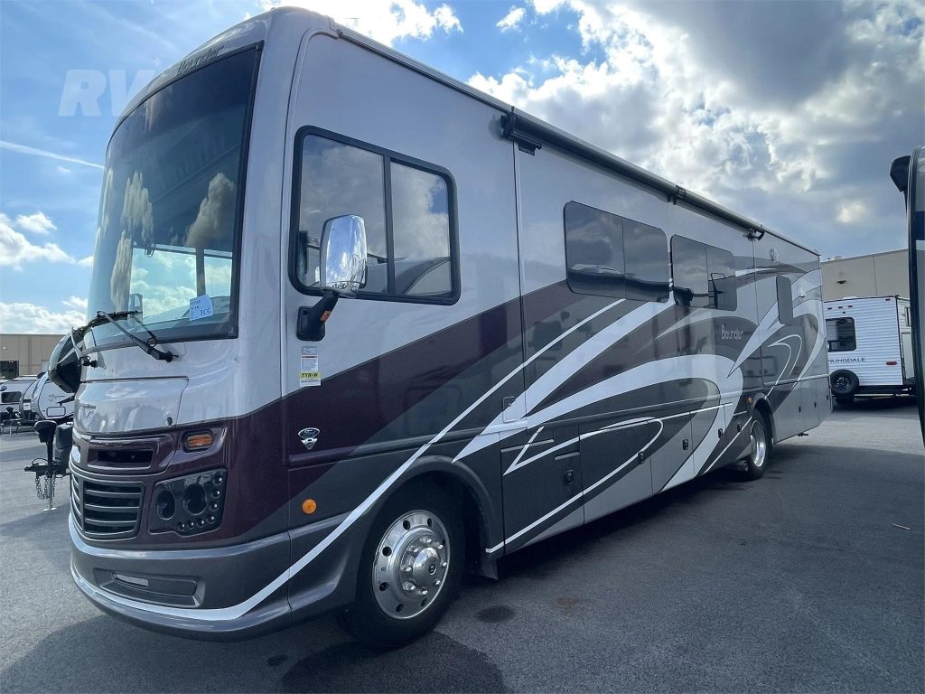 2022 FLEETWOOD BOUNDER 35K - Image 2