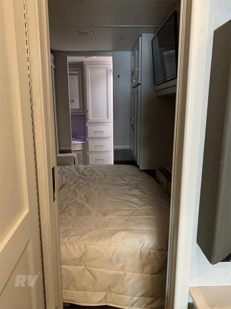 2022 FLEETWOOD BOUNDER 35K - Image 20