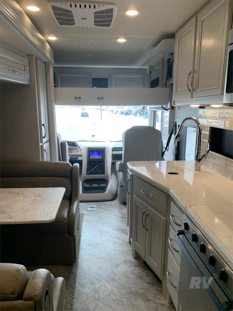 2022 FLEETWOOD BOUNDER 35K - Image 22