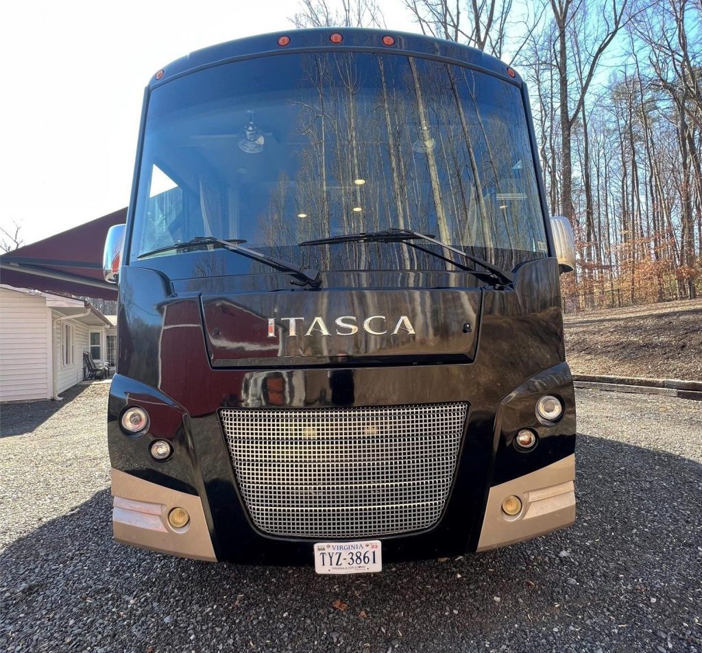 2016 Itasca Sunstar LX 35F - Image 3