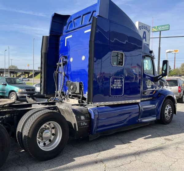 2016 PETERBILT 579 - Image 4