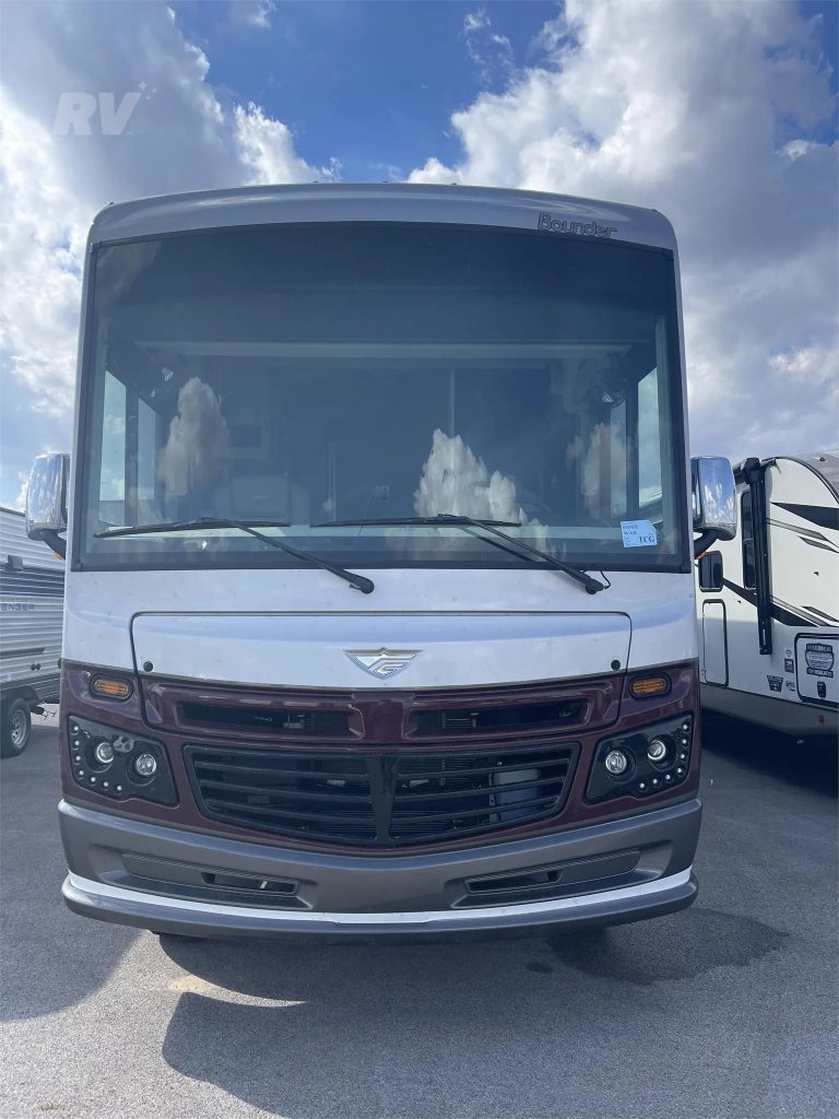 2022 FLEETWOOD BOUNDER 35K - Image 4