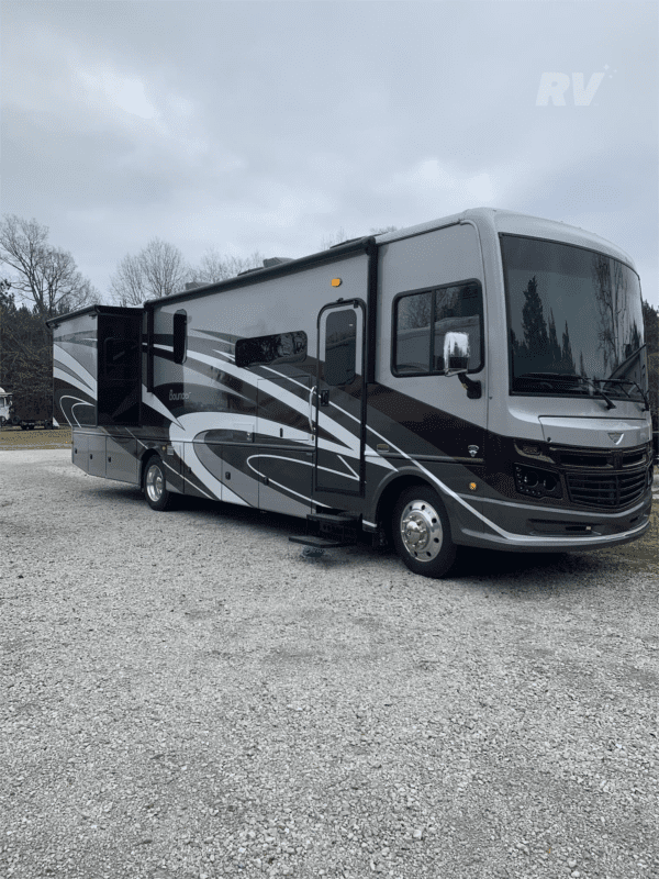 2022 FLEETWOOD BOUNDER 35K - Image 6