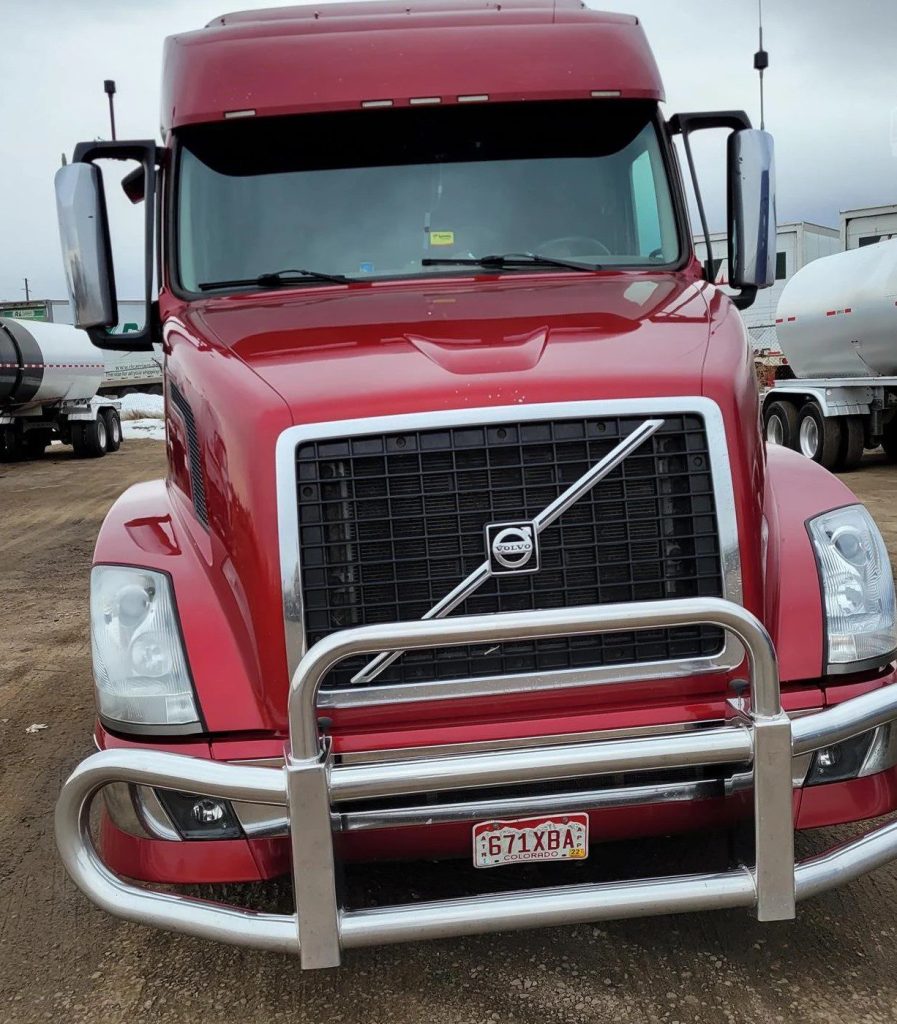 2015 Volvo VNL64T730 - Image 7