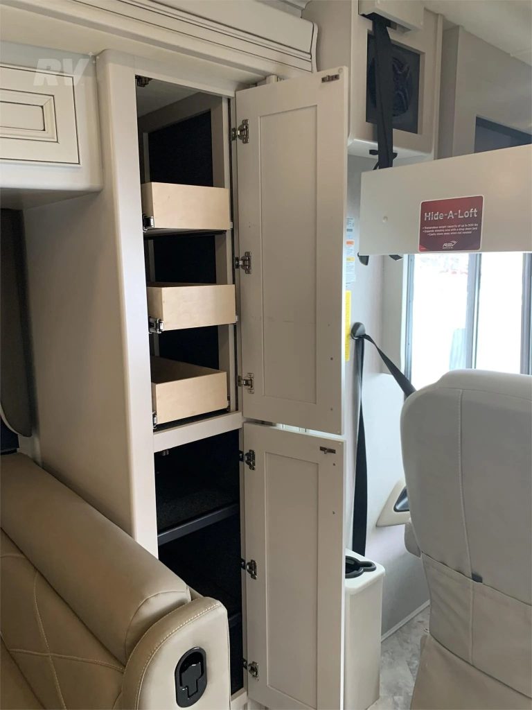 2022 FLEETWOOD BOUNDER 35K - Image 7