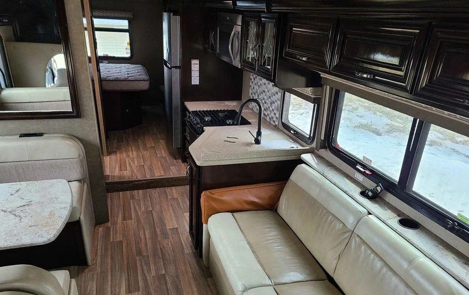 2017 THOR MOTOR COACH QUANTUM PD31 - Image 8