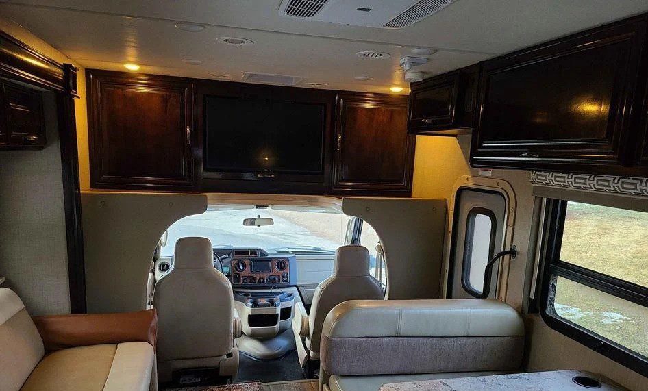 2017 THOR MOTOR COACH QUANTUM PD31 - Image 9