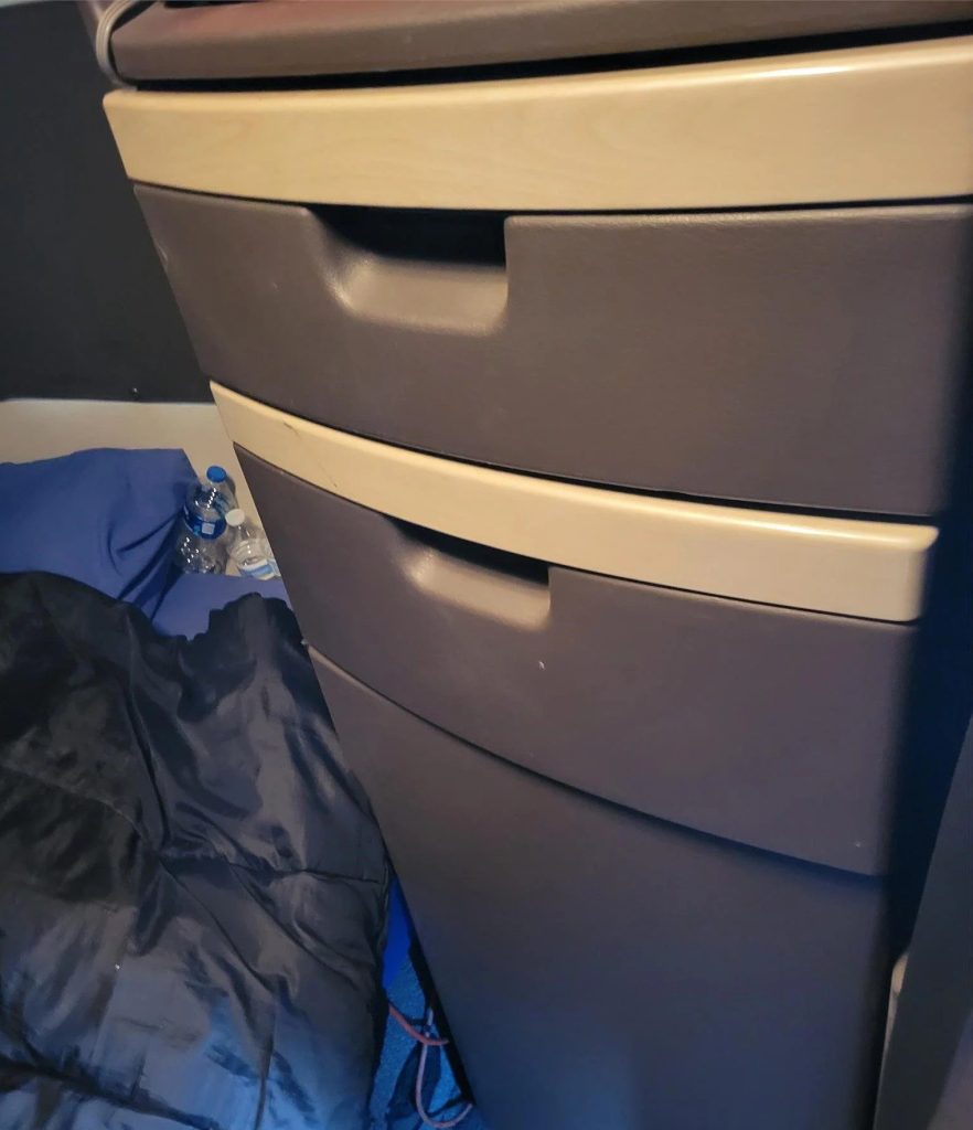 2015 Volvo VNL64T730 - Image 9