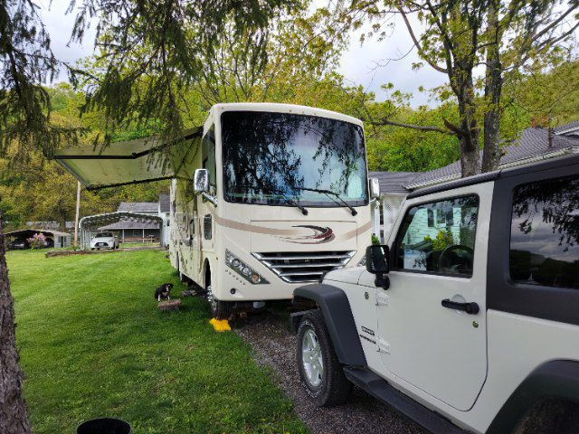2017 Thor Motor Coach Hurricane 31s - Image 15