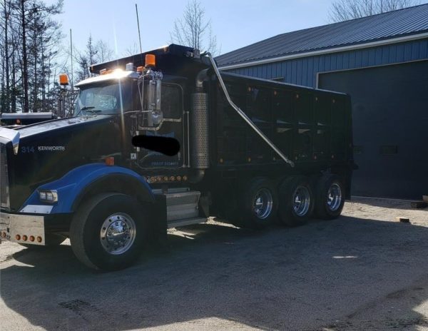 2006 Kenworth T800 Dump Truck - Image 2
