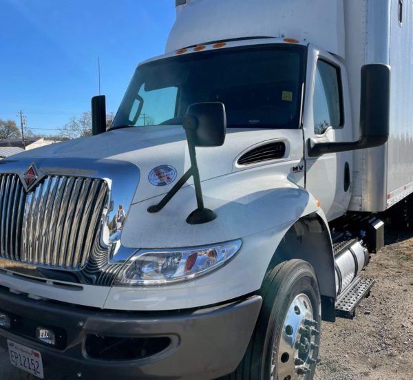 2022 International MV Box Truck - Image 2